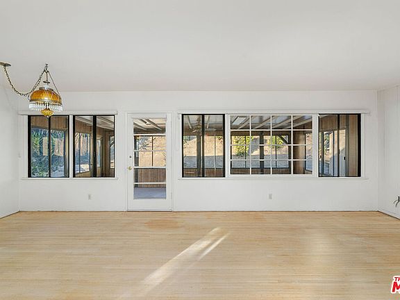 5th image of 2118 Hilton Dr