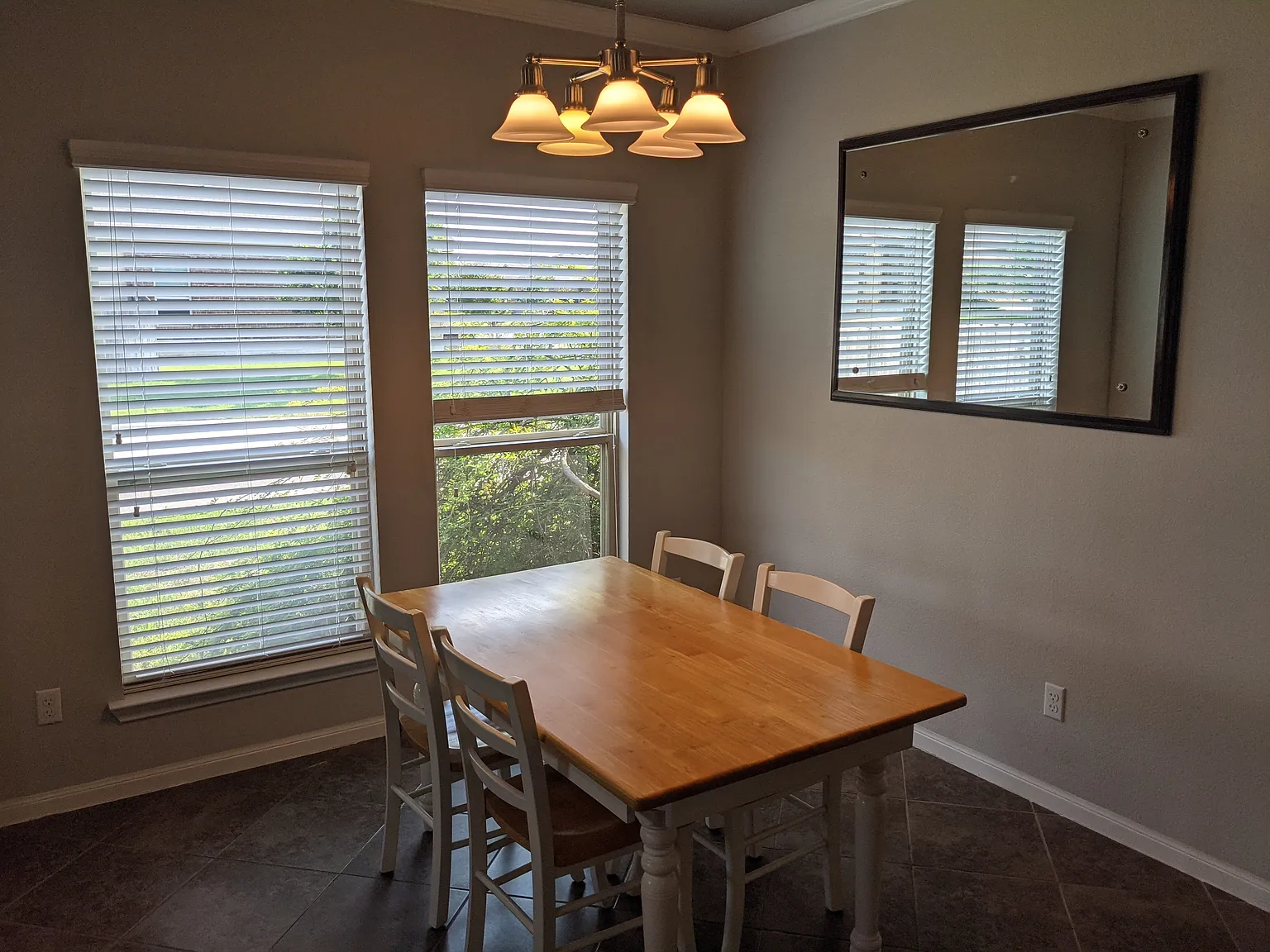 4 bed, 1644 sqft, $1,900 — Photo 4