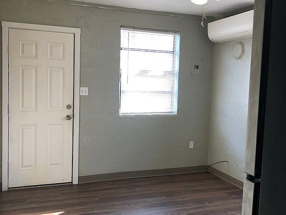 4th image of 1238 Graham Ave