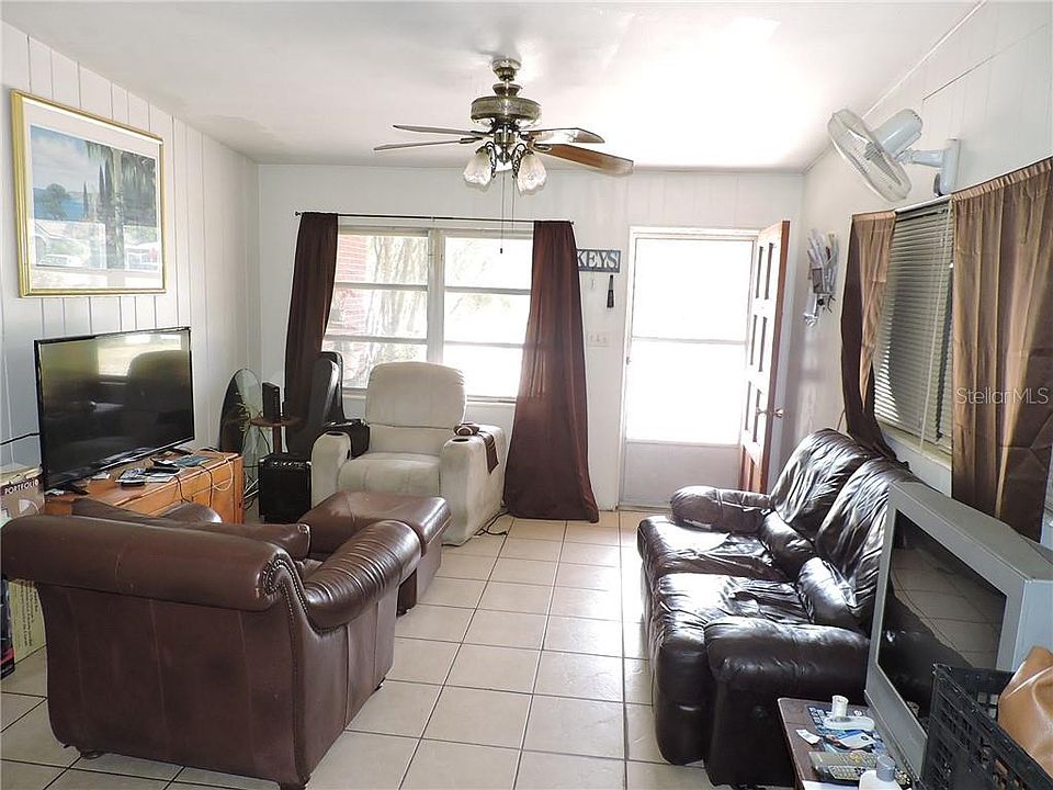2nd image of 311 Avenue I SE