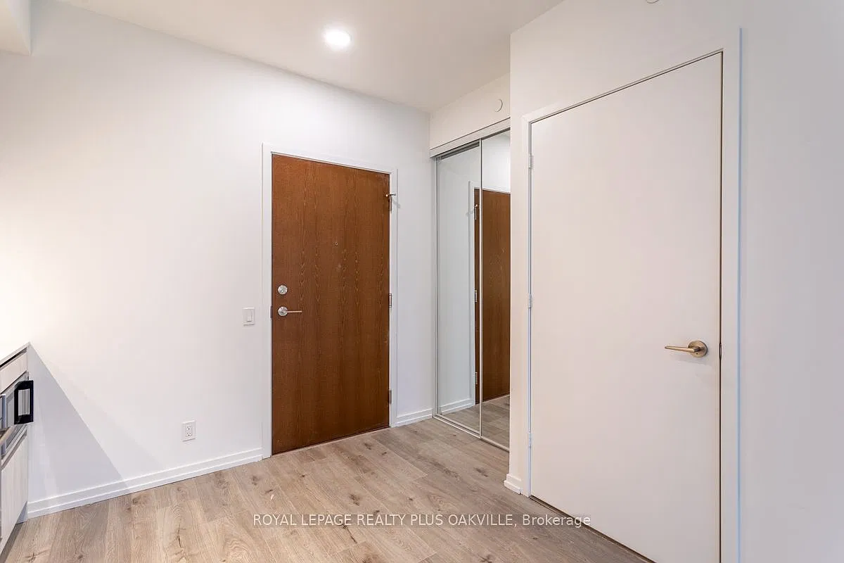 Transit City Condos — Photo 3