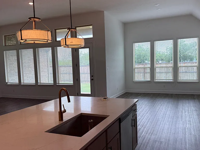 Kitchen/dining space