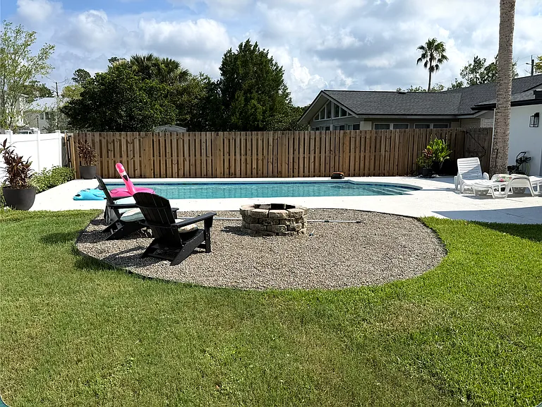 4105 Seabreeze Dr — Photo 2
