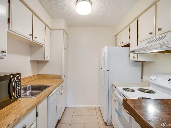 5th image of 3425 S 176th St Unit 170