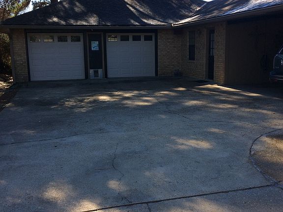 driveway to apartment