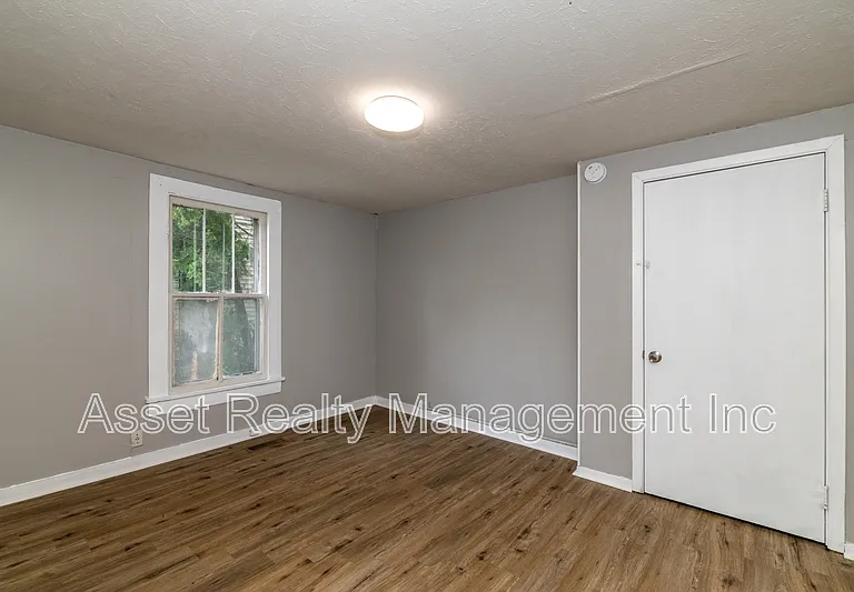 2608 Piedmont St — Photo 5