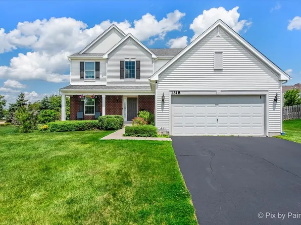 1318 Villa Dr, Hampshire, IL 60140