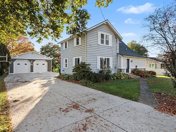 34 S Main St, Casnovia, MI 49318
