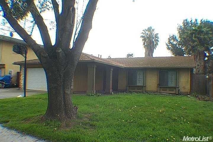 2nd image of 836 Erie Dr