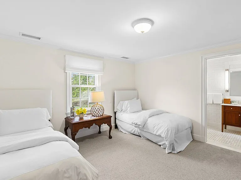 5 Hook Pond Ln — Photo 12
