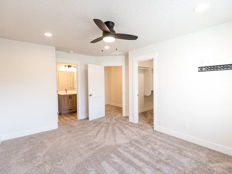 206 NE 3rd St #1 — Photo 7