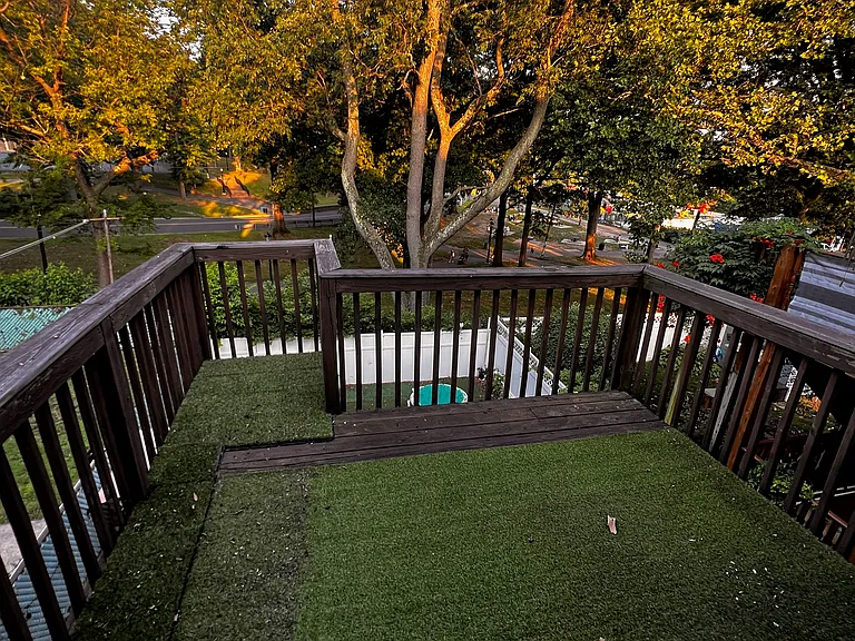 Deck with a beautiful view to the park