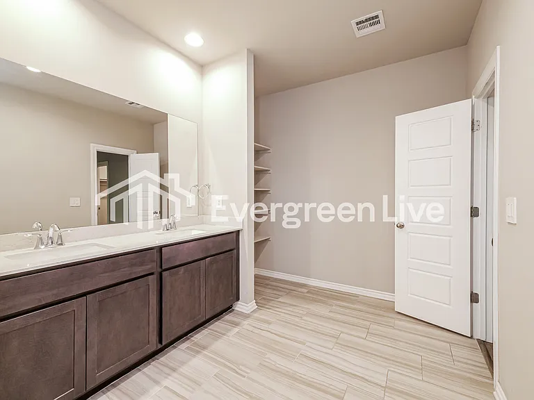 10617 SW 20th St — Photo 10