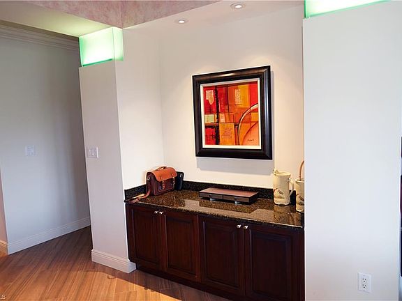 5th image of 909 10th St S APT 305