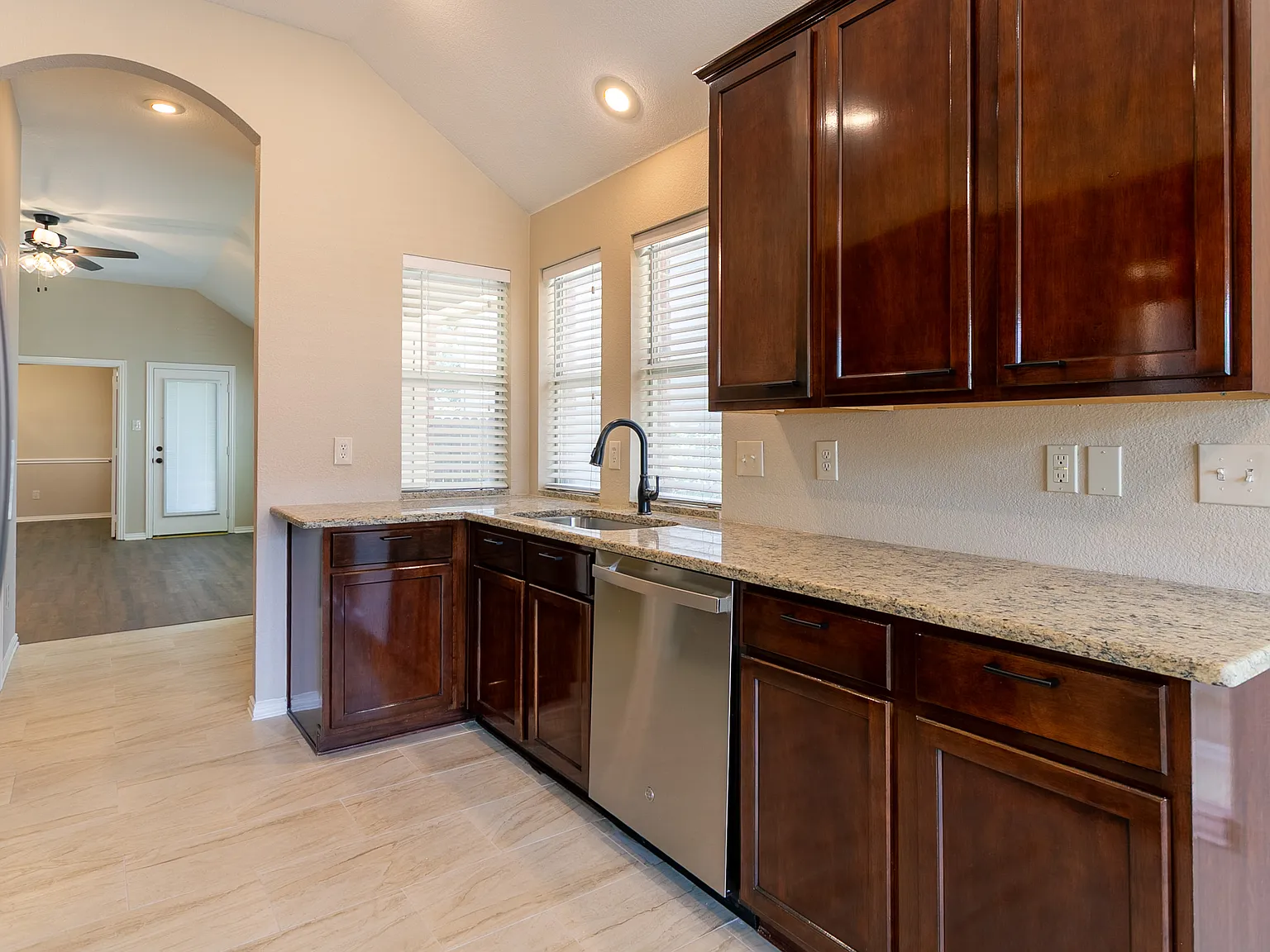 4 bed, 1452 sqft, $2,300 — Photo 2