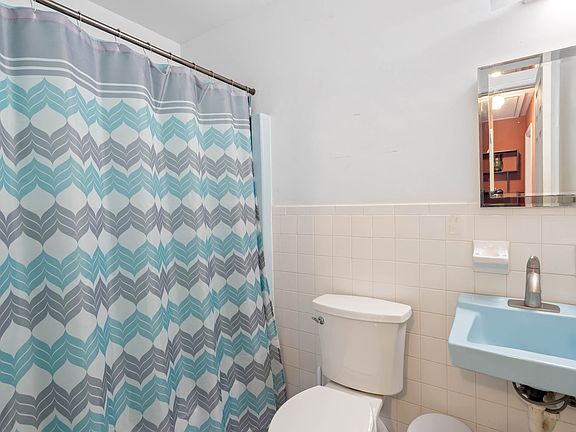 2nd image of 14 White Oak Dr #2
