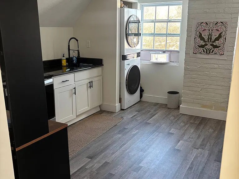 2483 E 89th St #301 — Photo 8