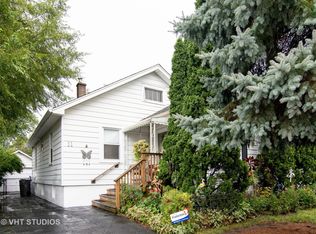 11 N Aldine St, Elgin, IL 60123