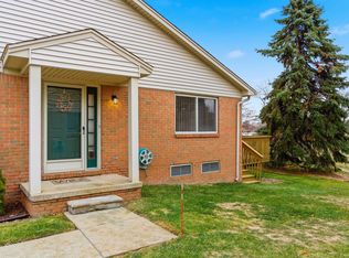 11414 Celtic Manor Dr, Warren, MI 48089