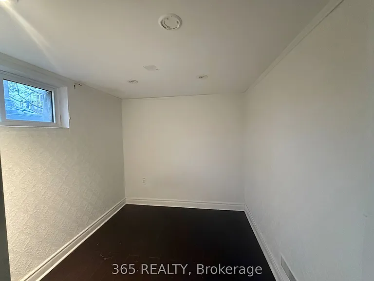 202 Renforth Dr #BASEMENT — Photo 8