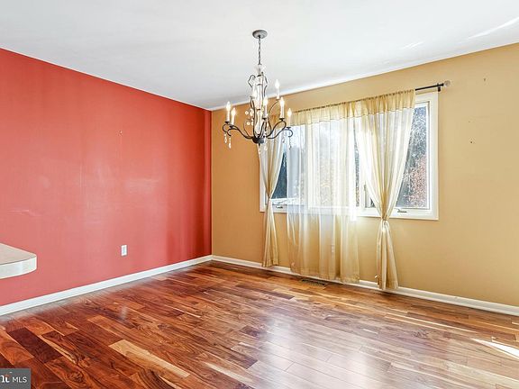 5th image of 71 Yellowwood Dr
