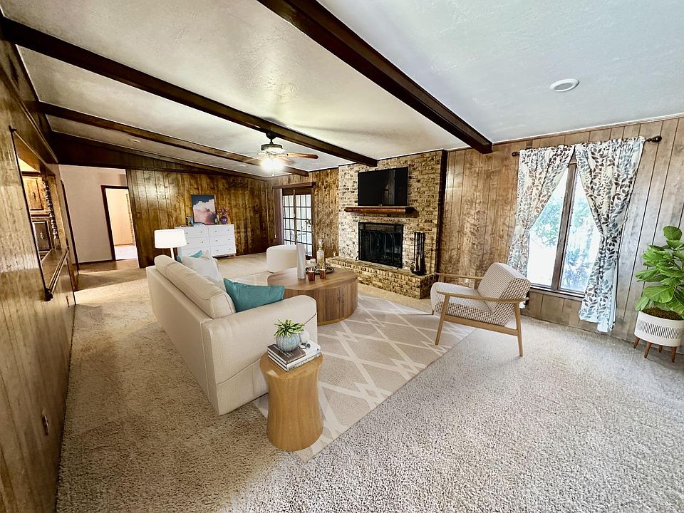 1106 Commerce St, Silverton, TX 79257 Zillow