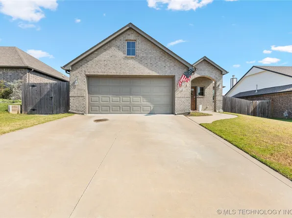 2410 W Little Rock Ct S, Broken Arrow, OK 74011