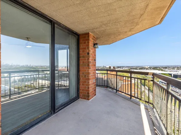 1705 Harmon Cove Tower image 18 of 49