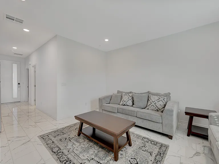 293 Mount Langley St #B — Photo 9