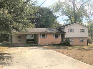 102 Hillcrest Dr, Cochran, GA 31014