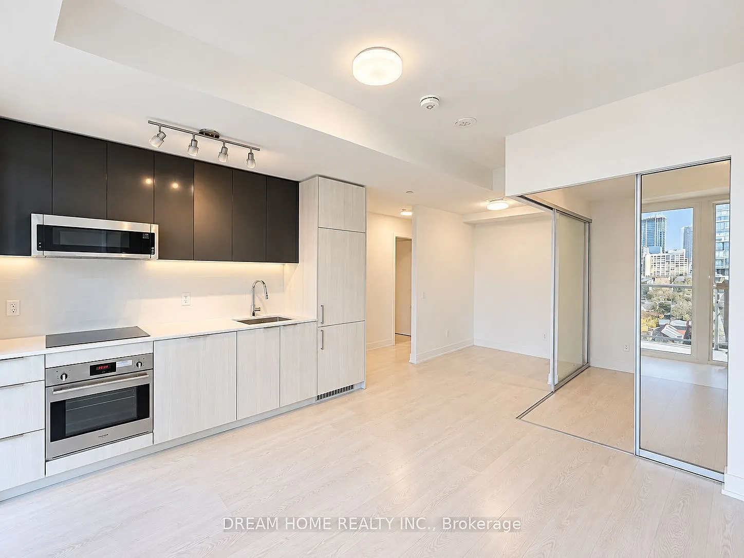 JAC Condos — Photo 4