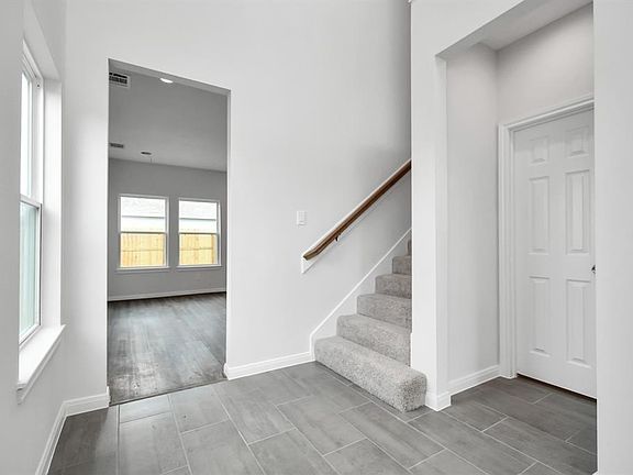 4th image of 1422 Esther Drive