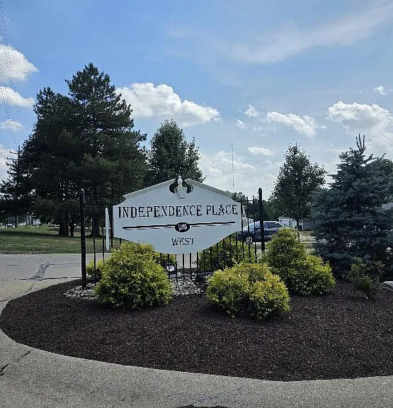 9997 Independence Dr — Photo 1