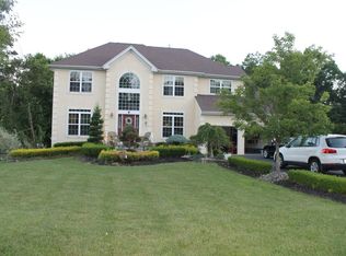 8 Emily Rd, Manalapan, NJ 07726