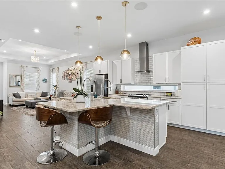 8033 Nemours Pkwy — Photo 14
