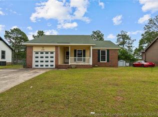 226 Eppingdale Dr, Spring Lake, NC 28390