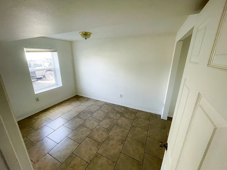 3332 S Holly St — Photo 13