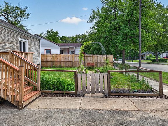 4th image of 2212 Christina St