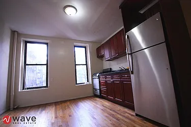 Rented by Wave Real Estate Group