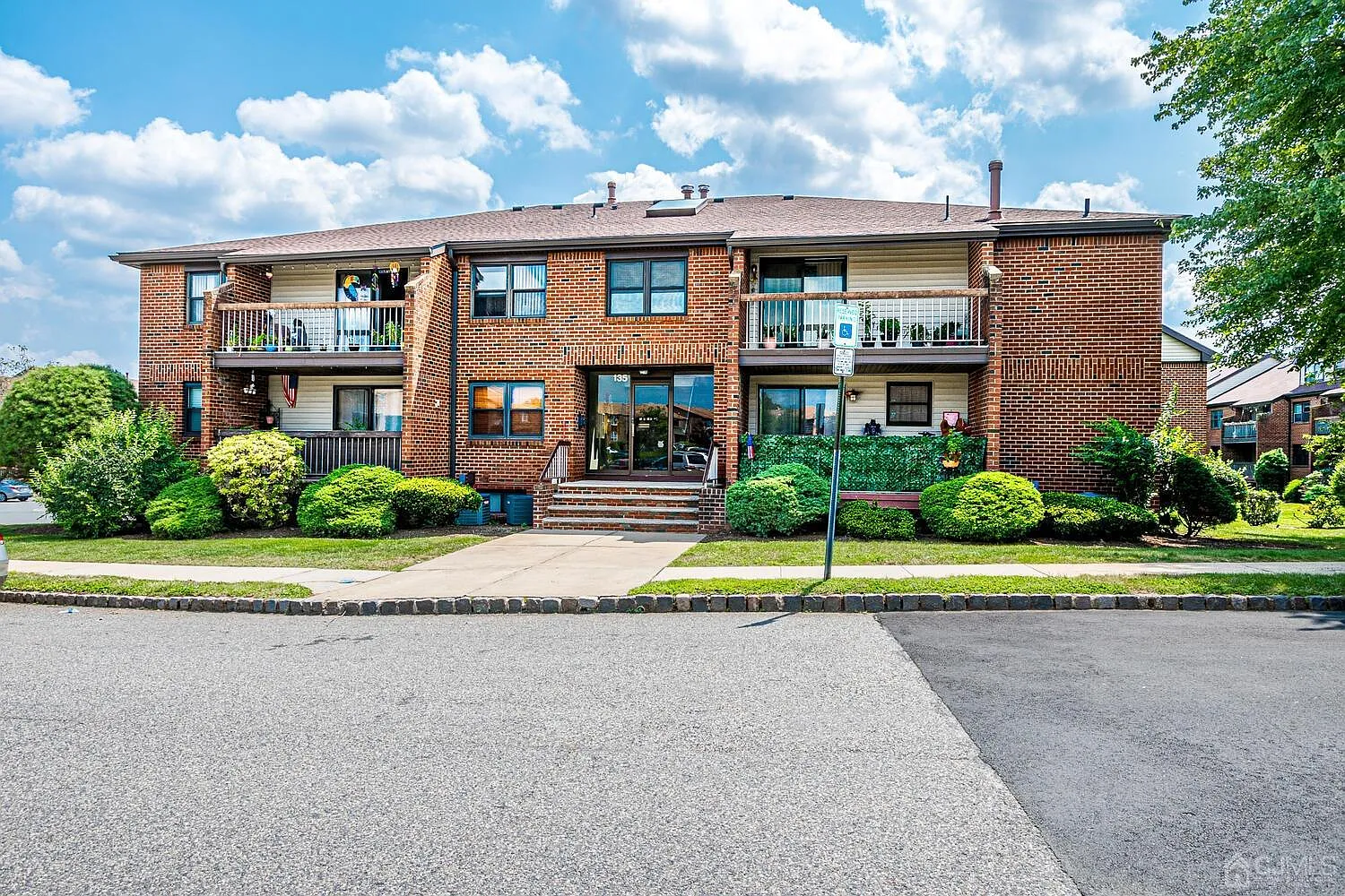 1 bed, 1.0 bath, $2,200 — Photo 1
