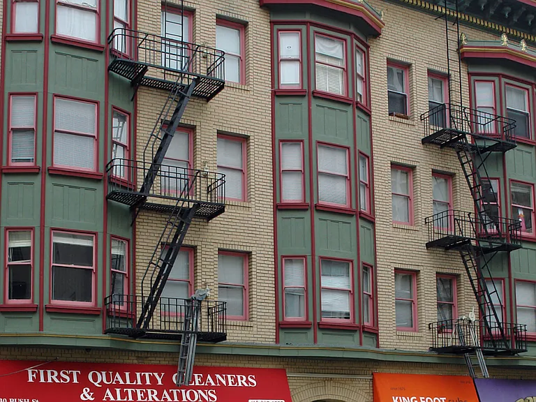 Burke Lewis Apartments — Photo 2