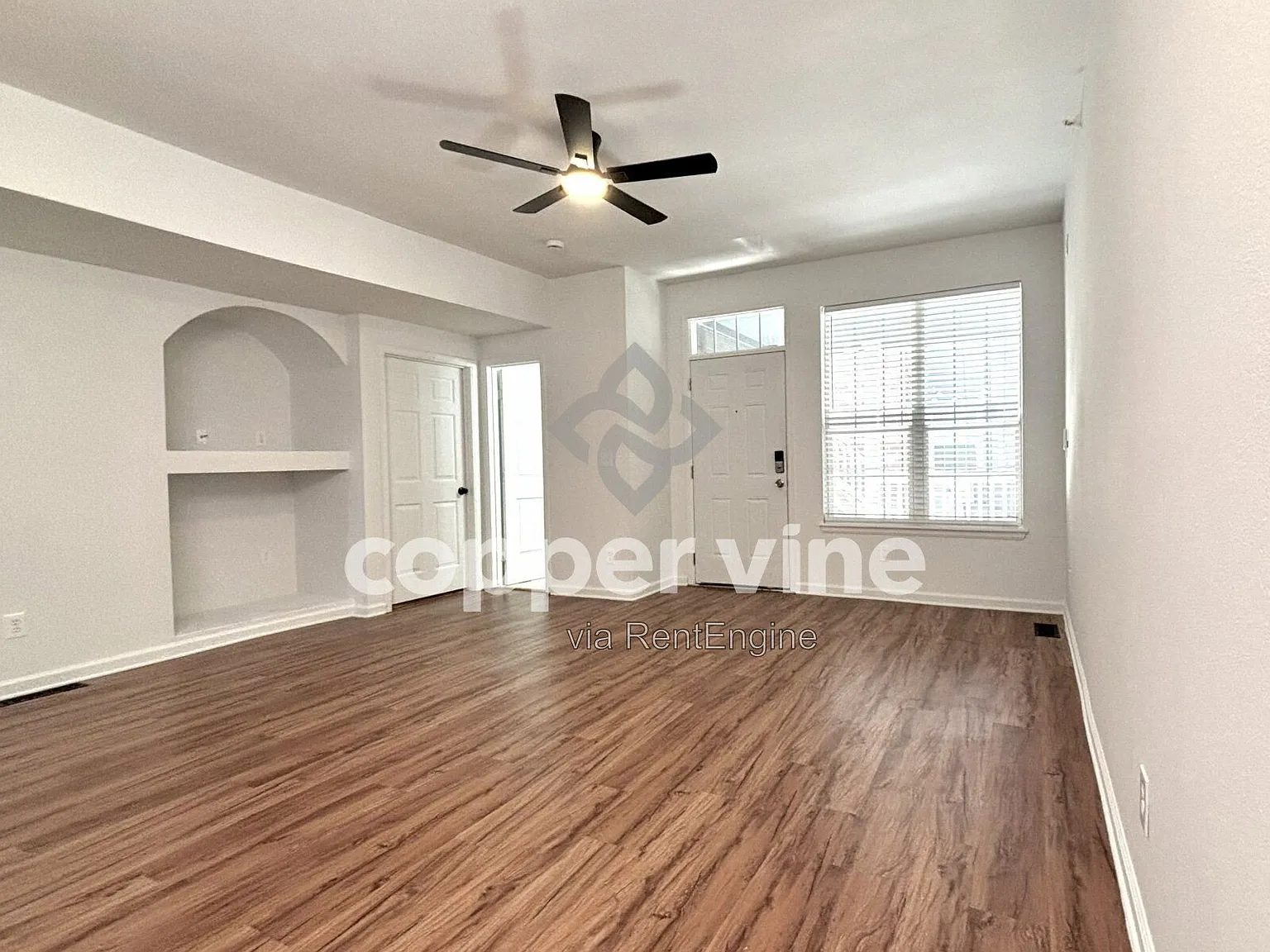 2 bed, 2.0 bath, 926 sqft, $1,680 — Photo 3