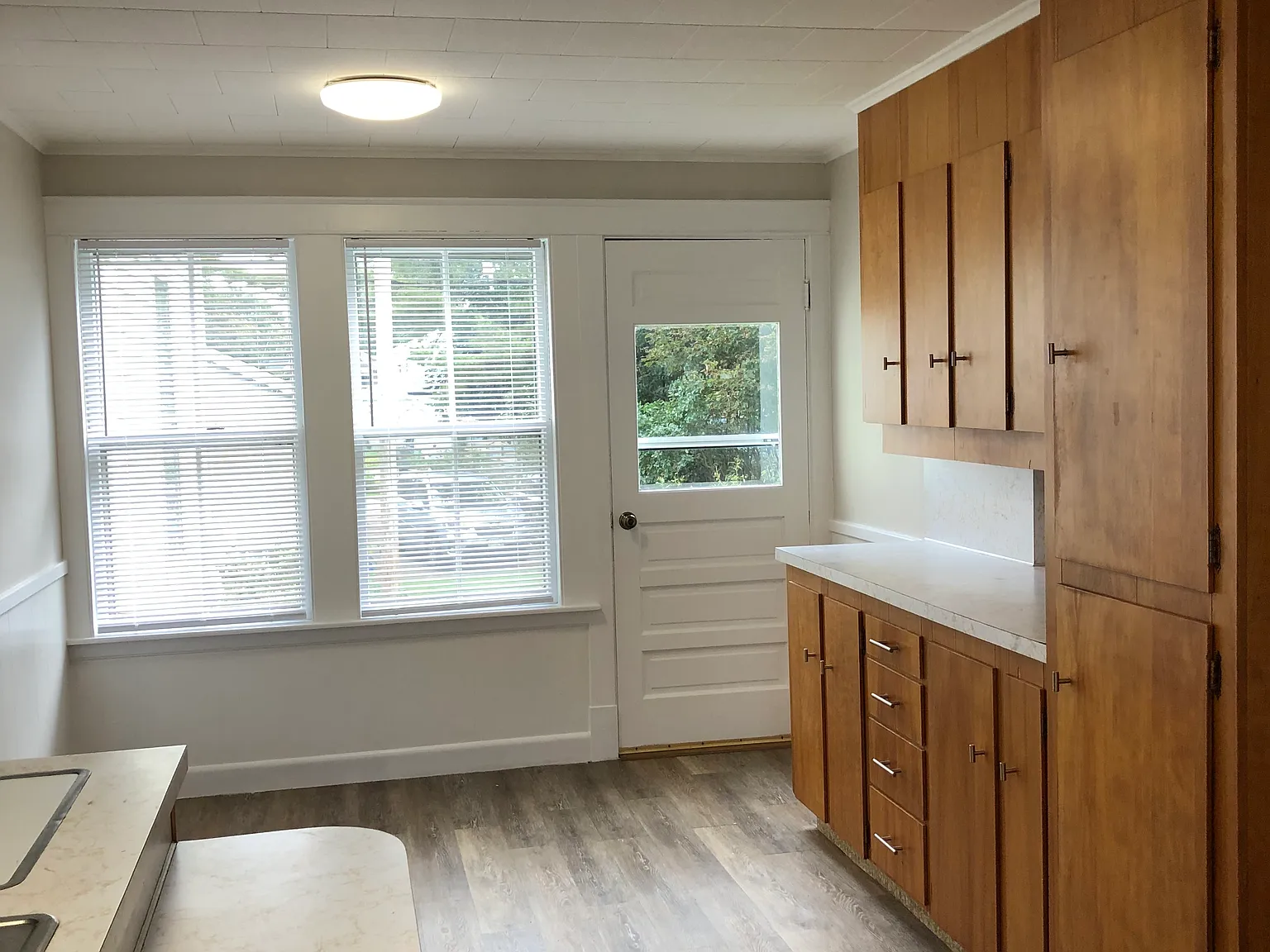 2 bed, 1200 sqft, $2,050 — Photo 3