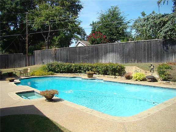 3rd image of 856 Wheelwood Dr