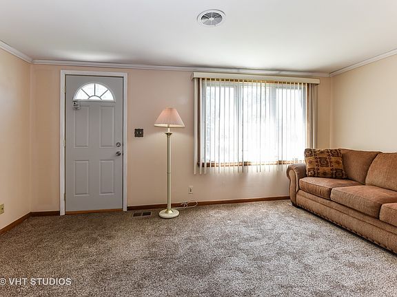 3rd image of 9049 Parkside Ave