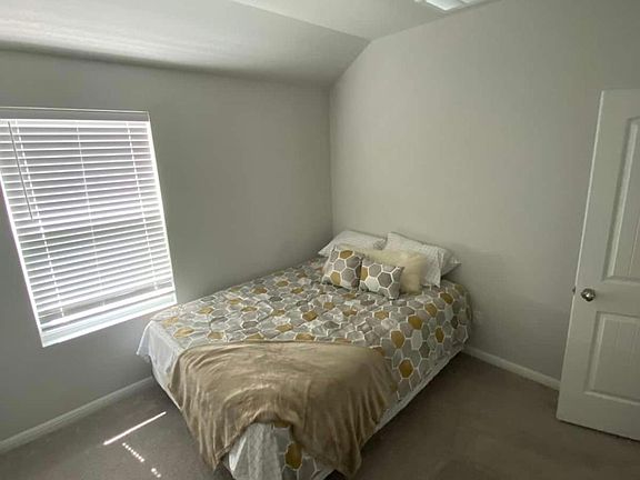 5th image of 17908 Phelps Dr