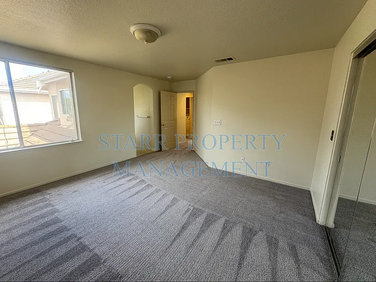 4355 Legacy Ct — Photo 10