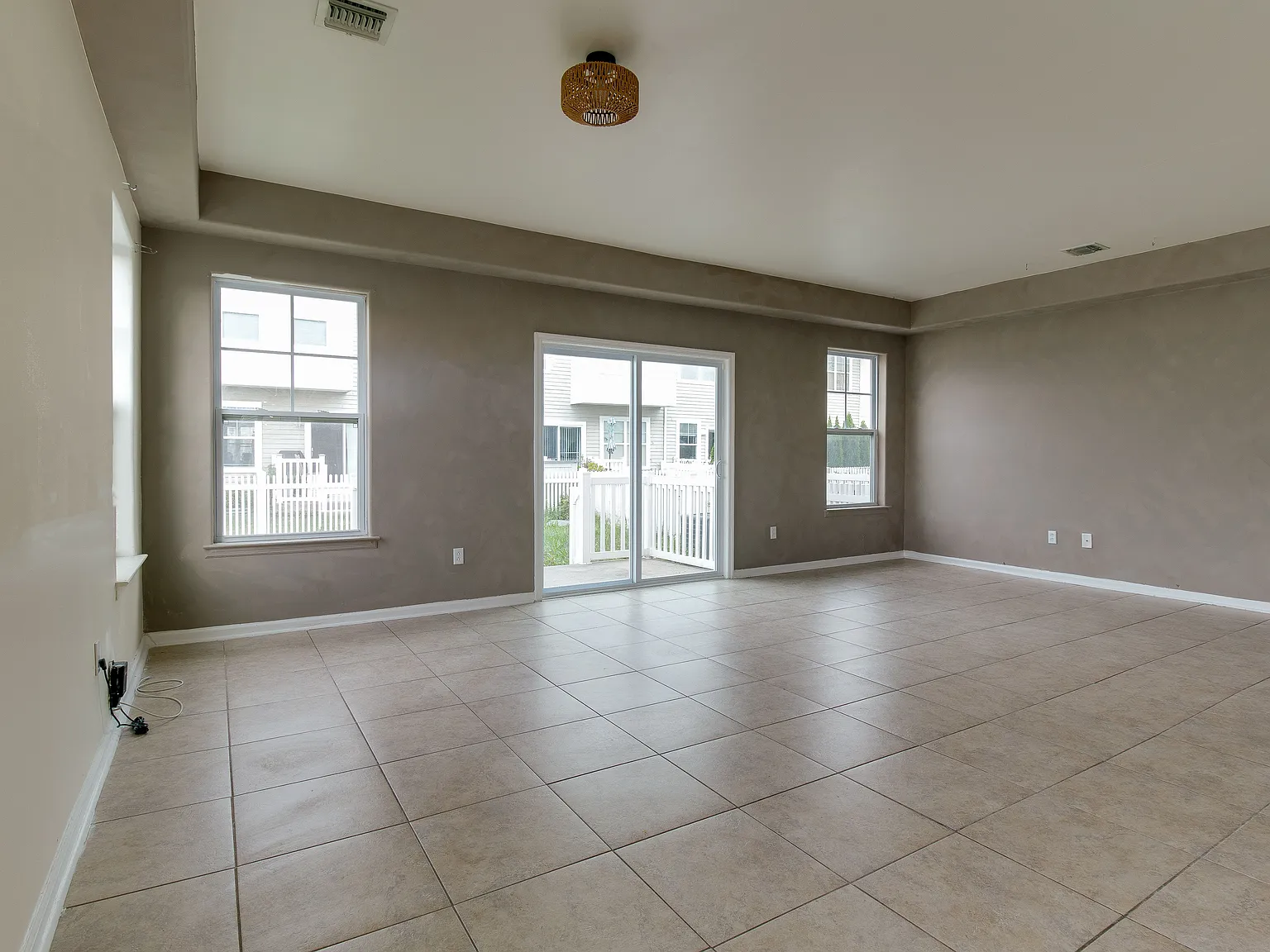 6618 Seaspray Ave — Photo 2