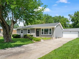 30 W Turner Ave, Roselle, IL 60172