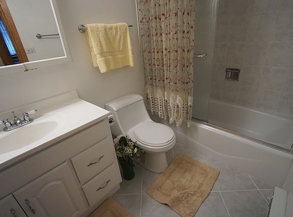 5th image of 2333 N Neva Ave APT 114C